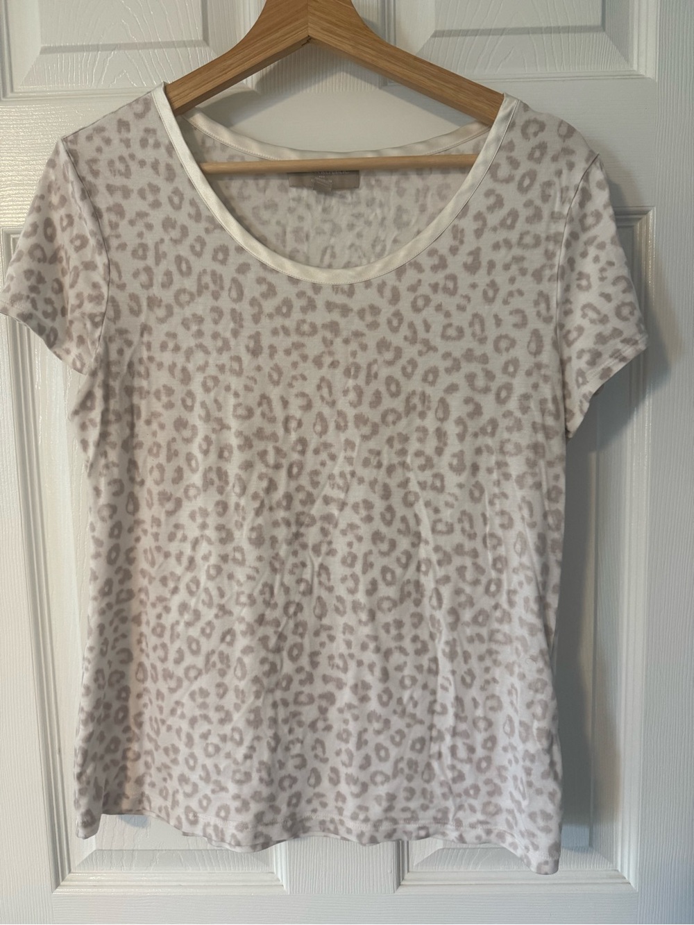 Banana Republic Cream Leopard Print Short Sleeve Tee